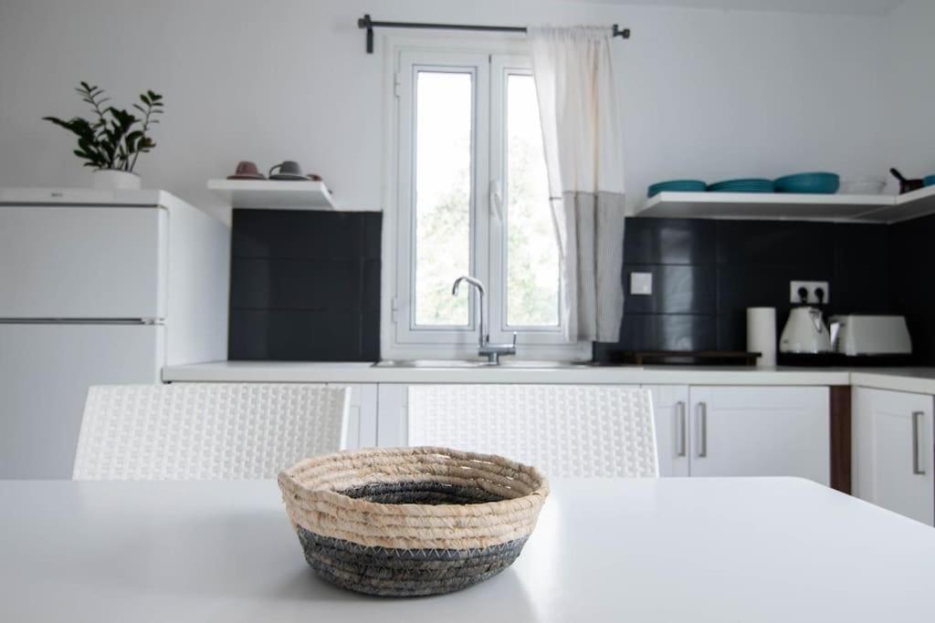 Kamári White Wave Villa, 3Min Walk From Beach מראה חיצוני תמונה